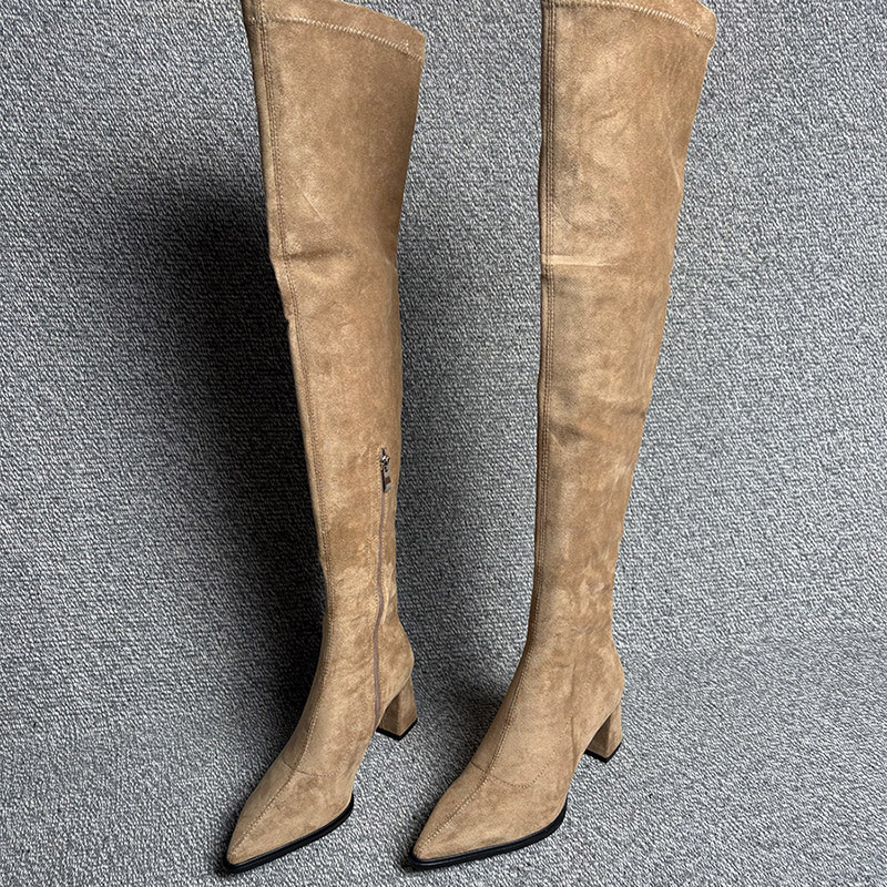 Street Fashion Female - Bottes longues au dessus du genou